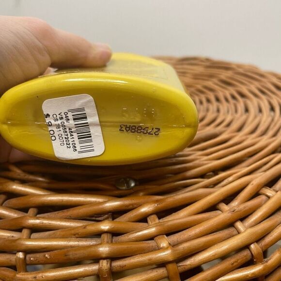 Victoria's Secret Garden Silkening Body Lotion Pear Glace Yellow 8 fl oz/236 ml - Picture 4 of 6